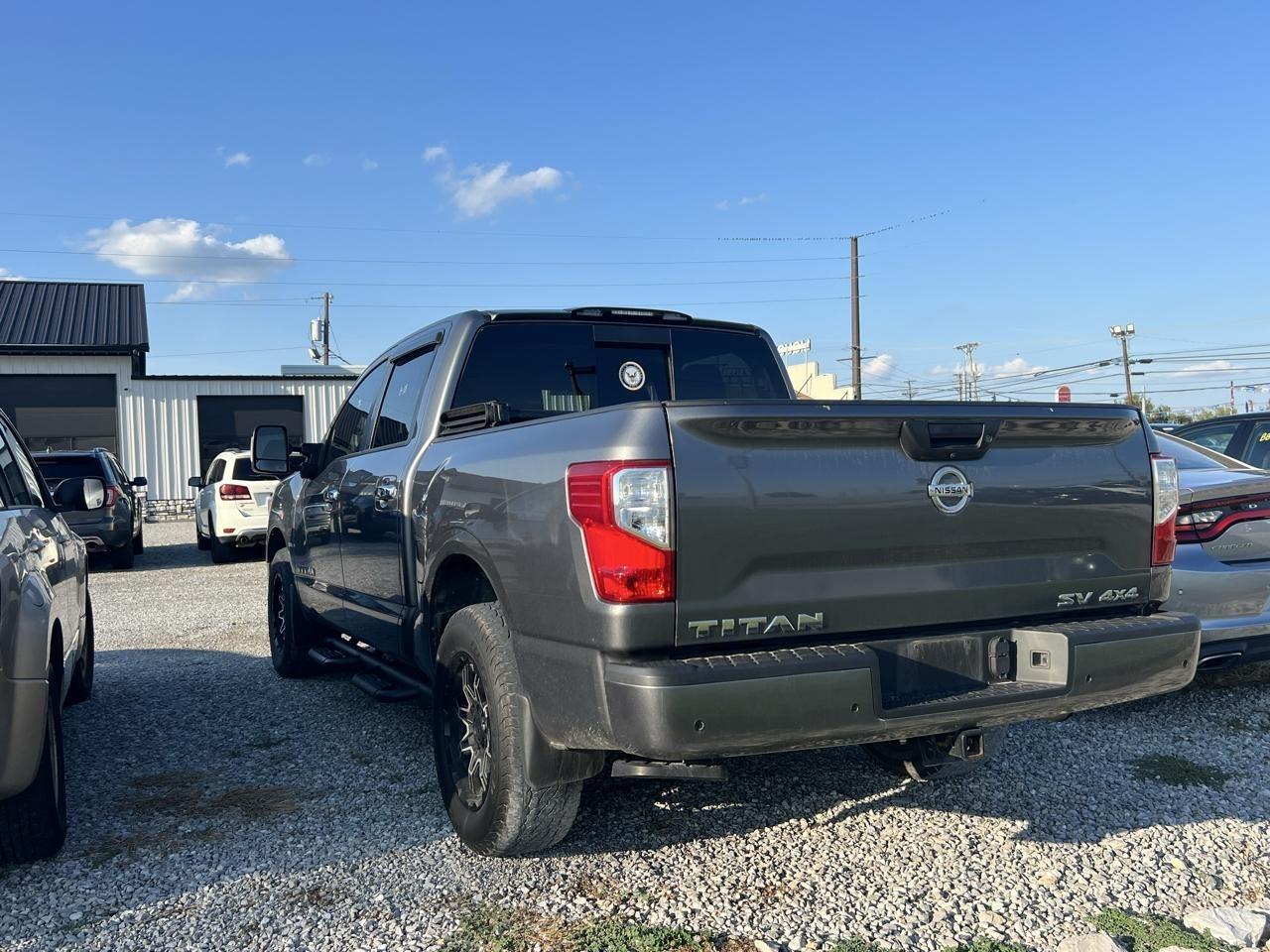 Nissan Titan SV Crew Cab 4WD 2021