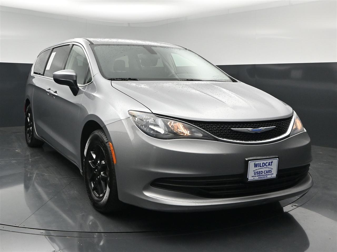 Silver 2018 Chrysler Pacifica Minivan Front-Wheel Drive Automatic
