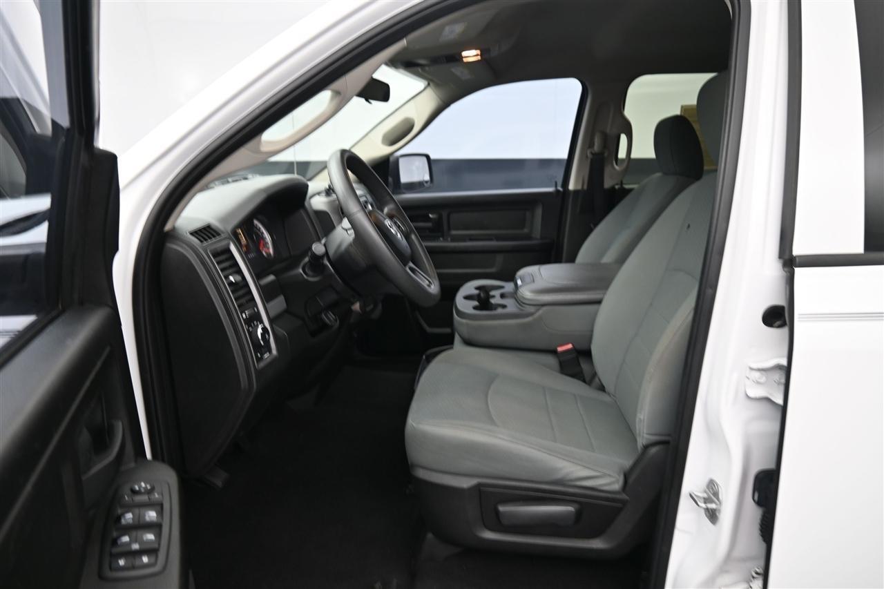 RAM 1500 Classic Tradesman Crew Cab SWB 2WD 2019