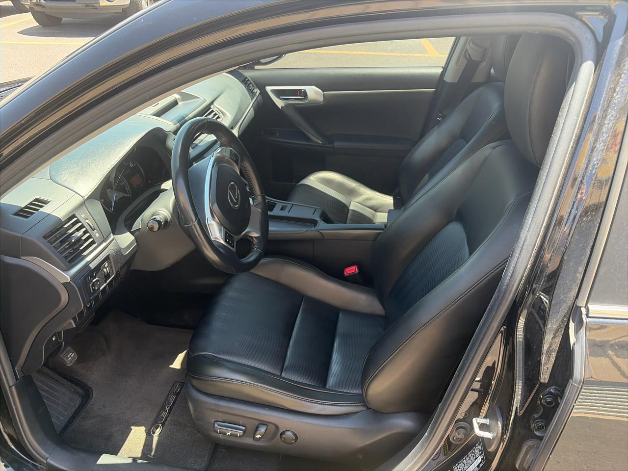 Lexus CT 200h Base 2012