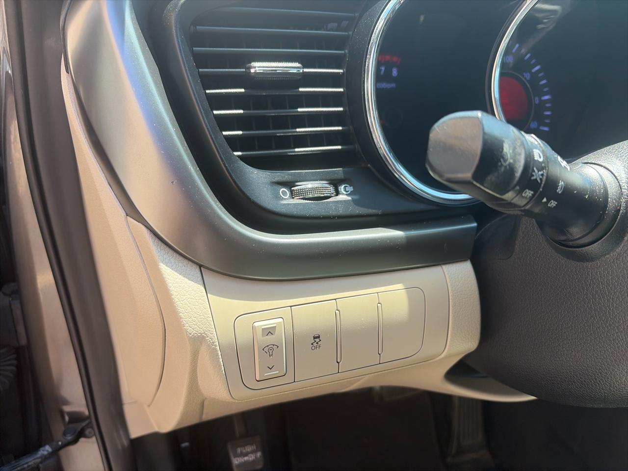 Kia Optima LX MT 2013