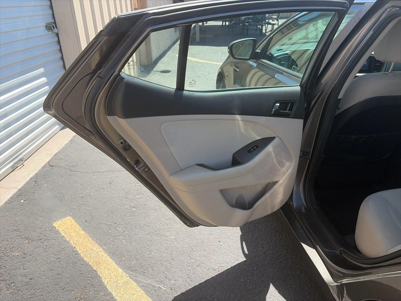 Kia Optima LX MT 2013