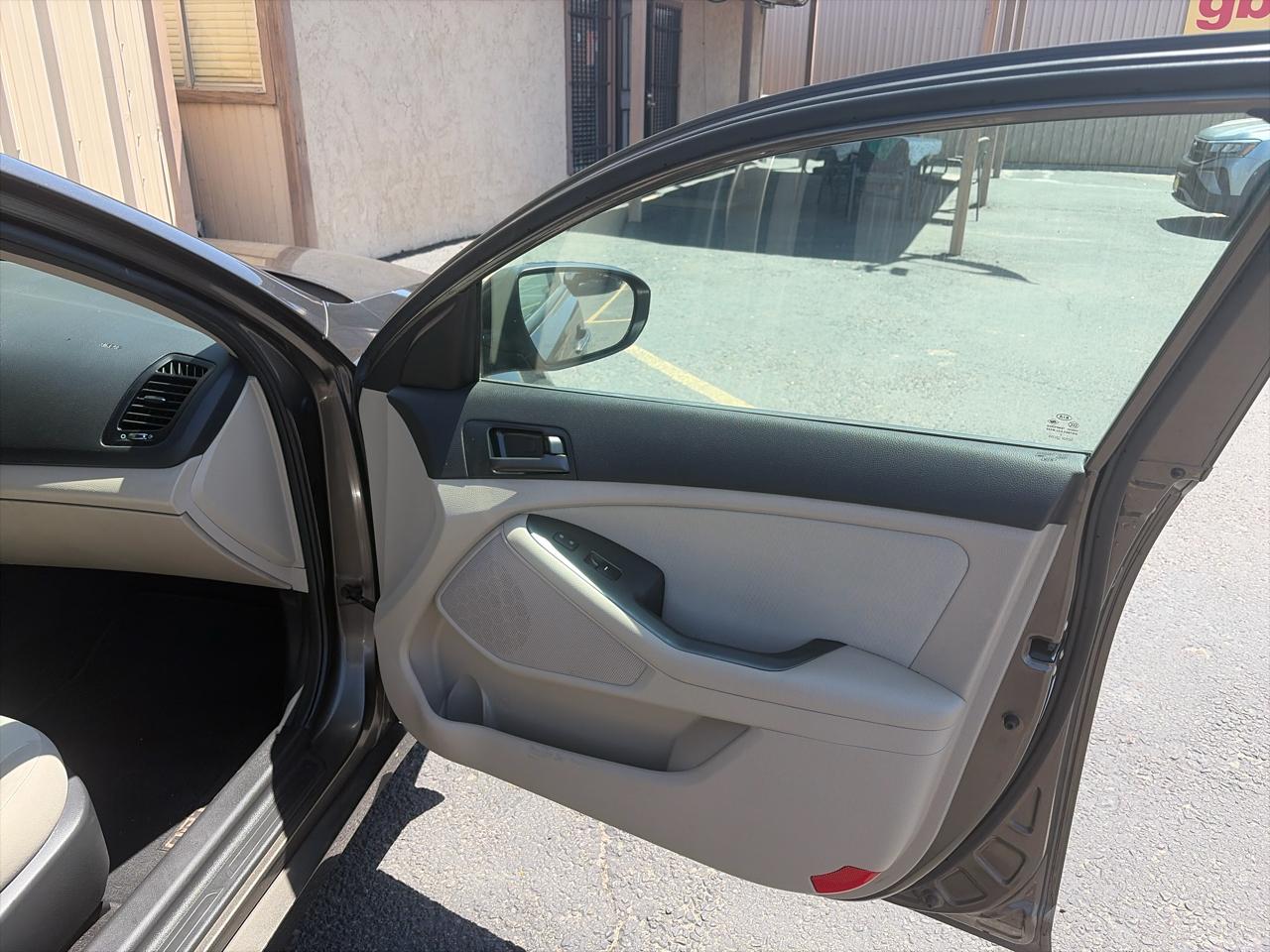 Kia Optima LX MT 2013