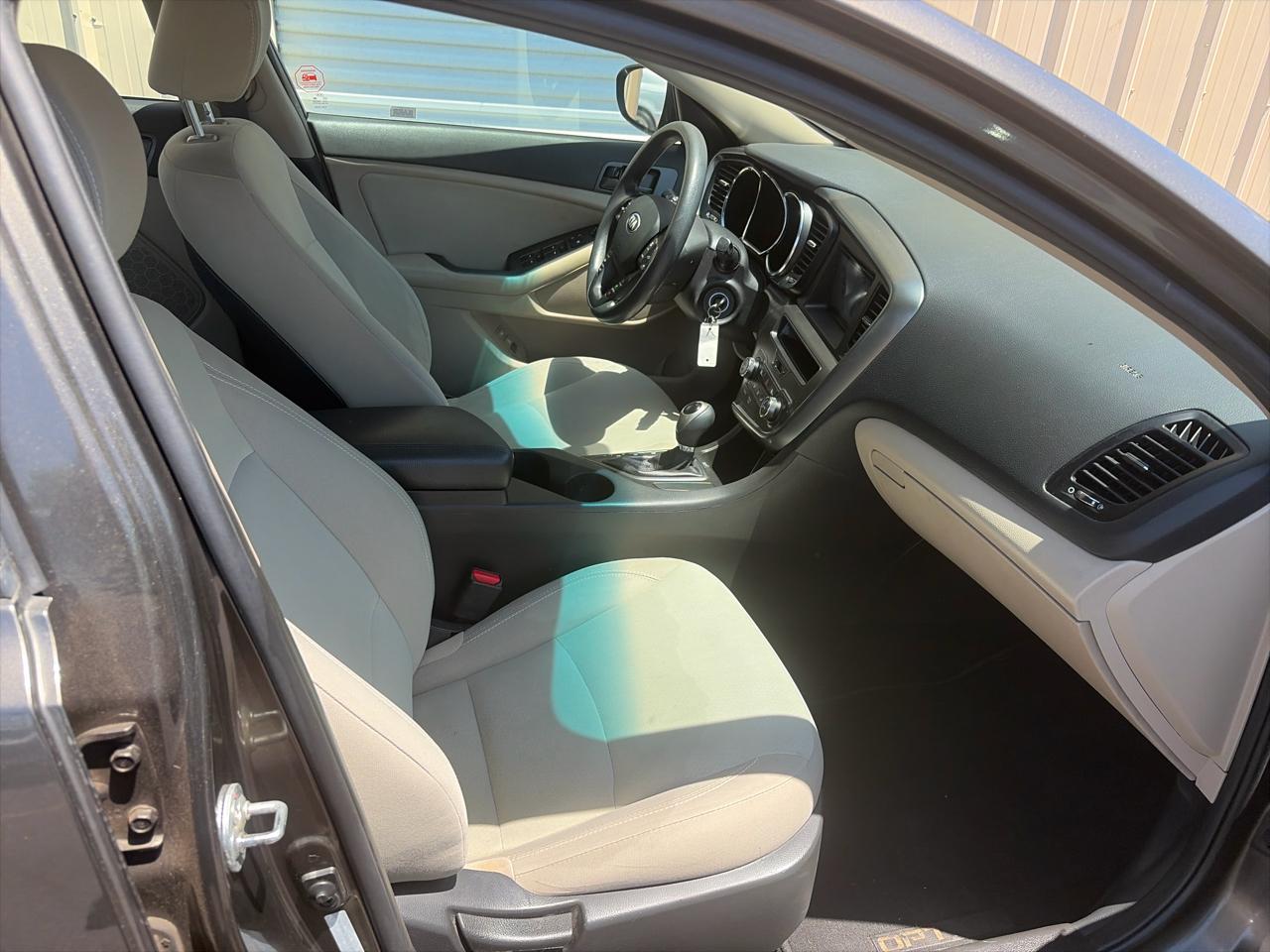 Kia Optima LX MT 2013