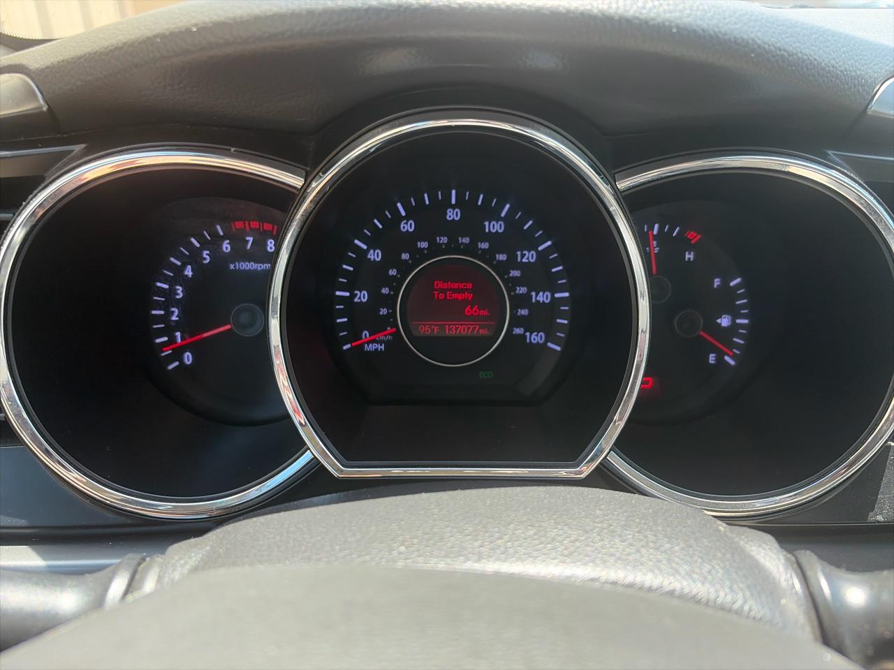 Kia Optima LX MT 2013
