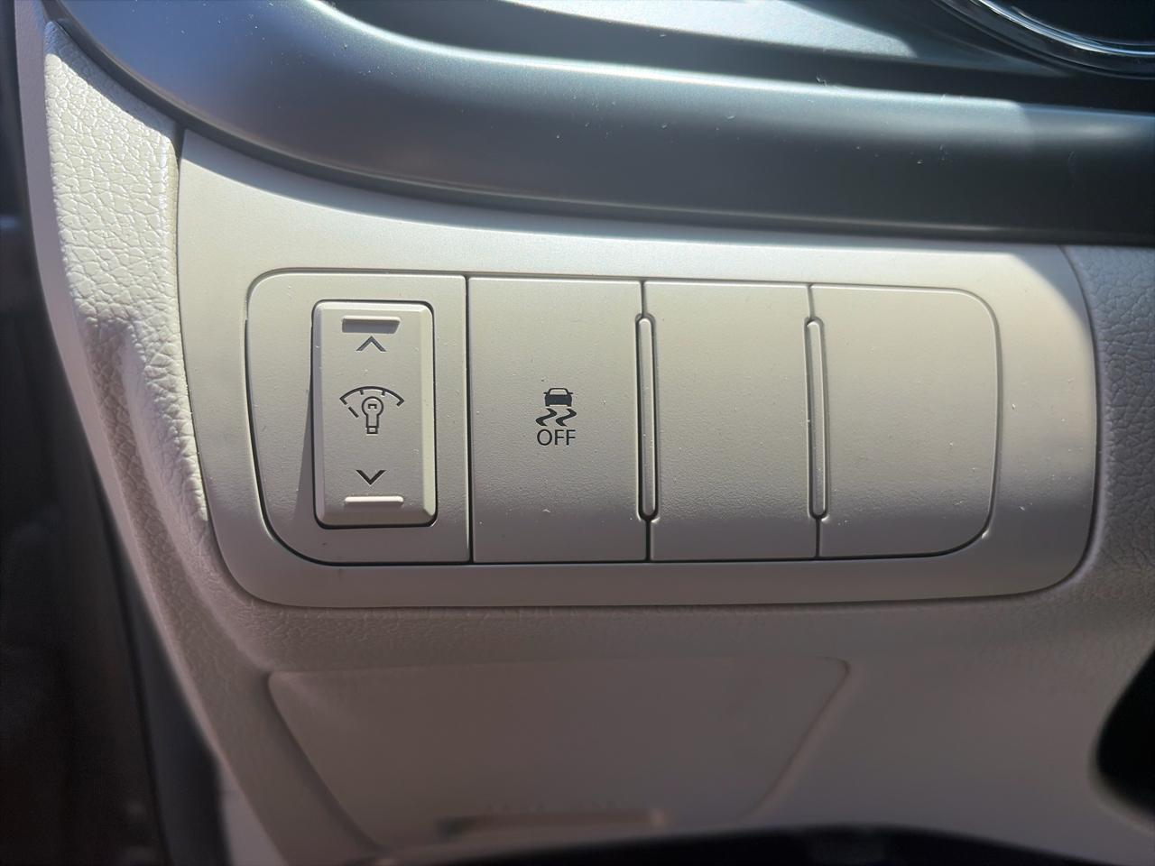 Kia Optima LX MT 2013