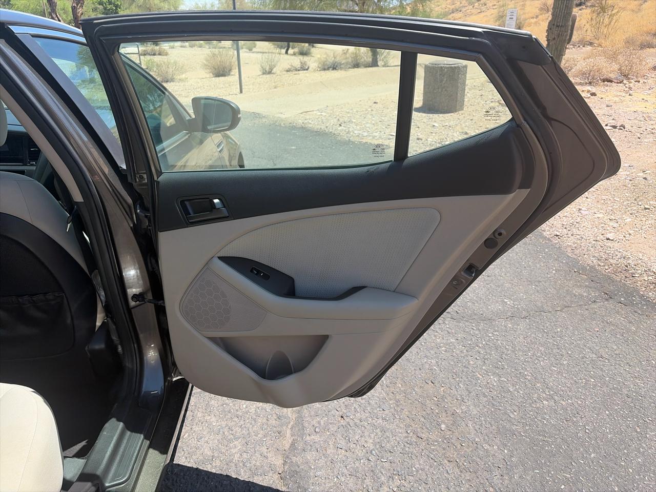 Kia Optima LX MT 2013