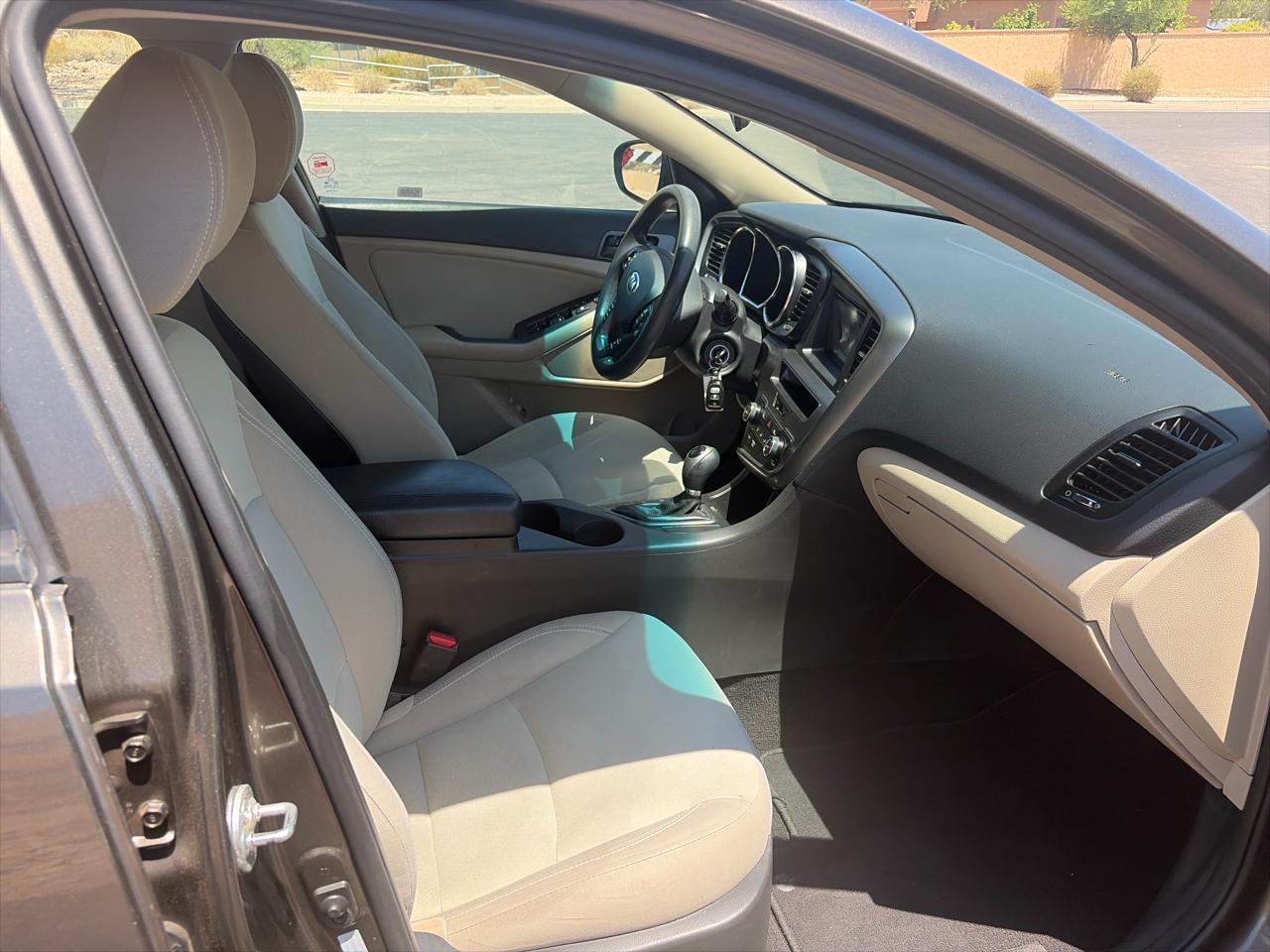 Kia Optima LX MT 2013