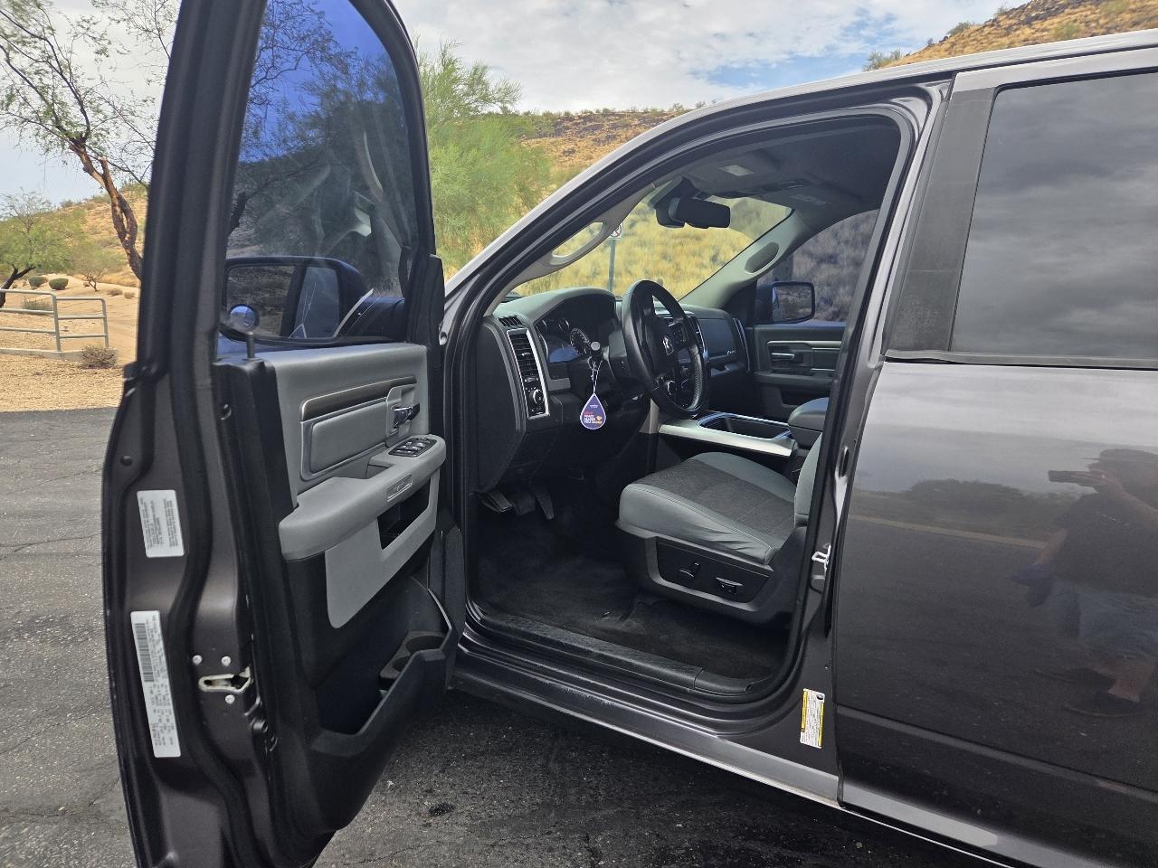 RAM 1500 Big Horn/Lone Star 4x2 Crew Cab 5'7" Box 2017