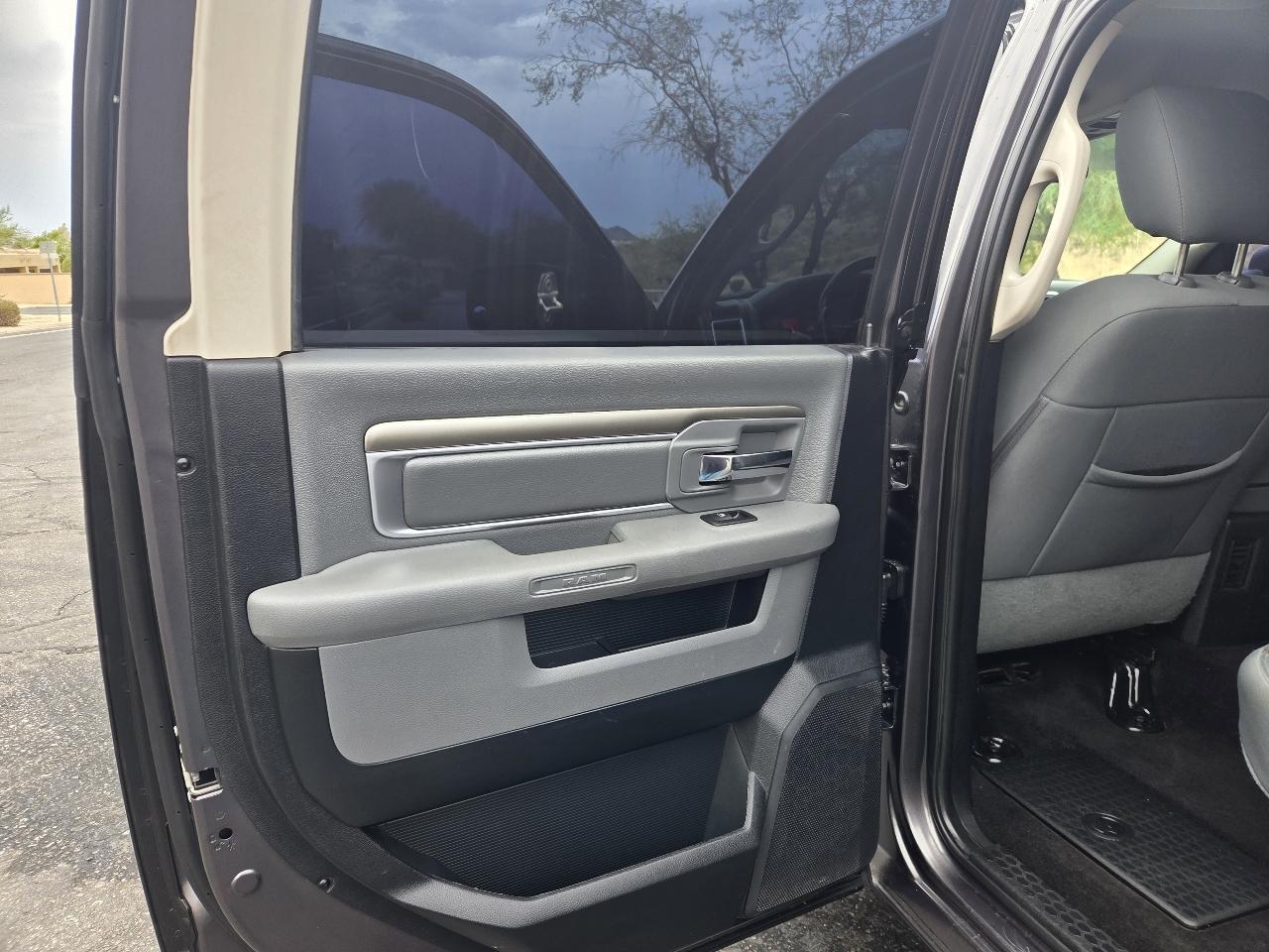 RAM 1500 Big Horn/Lone Star 4x2 Crew Cab 5'7" Box 2017