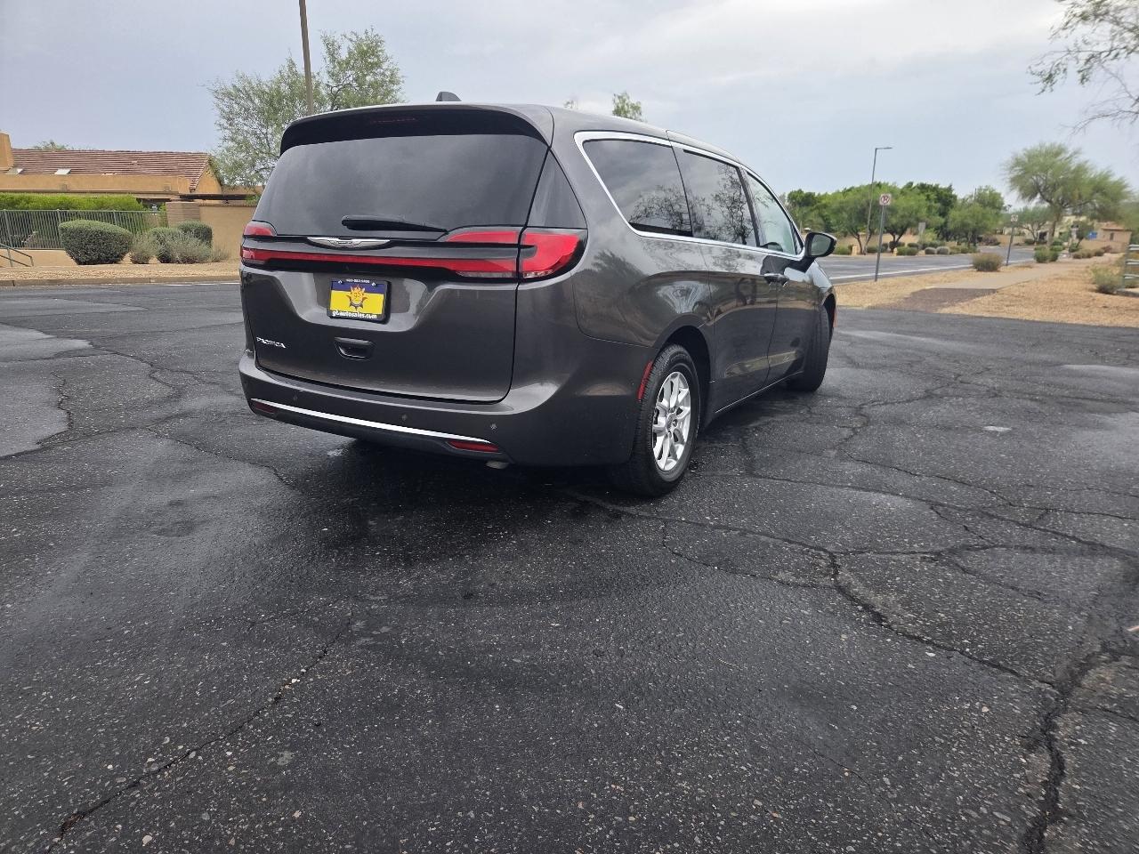 Chrysler Pacifica Touring L 2023