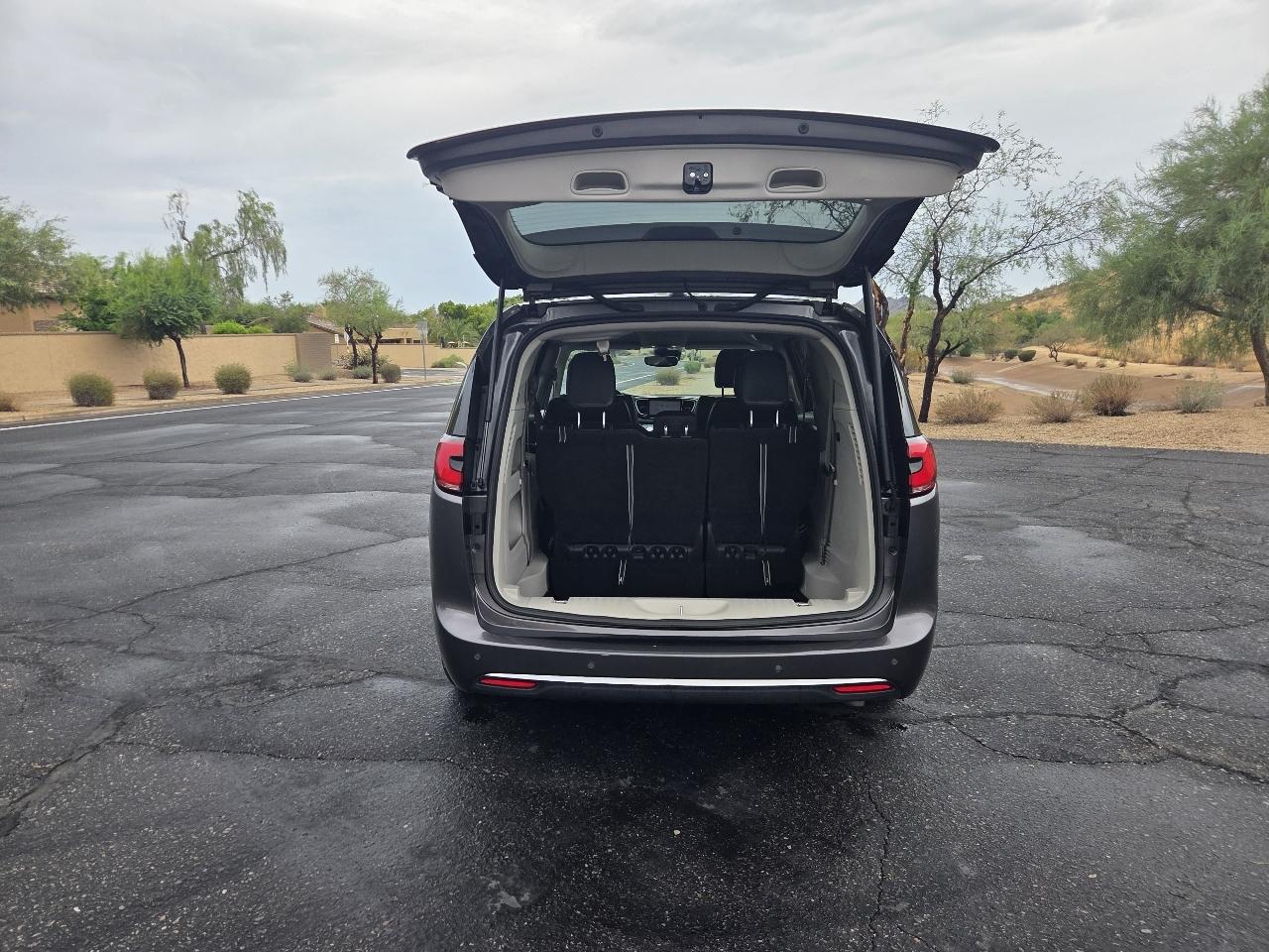 Chrysler Pacifica Touring L 2023