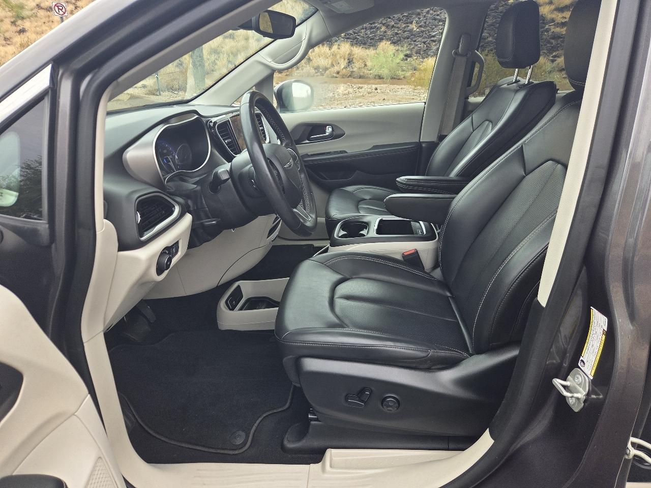 Chrysler Pacifica Touring L 2023