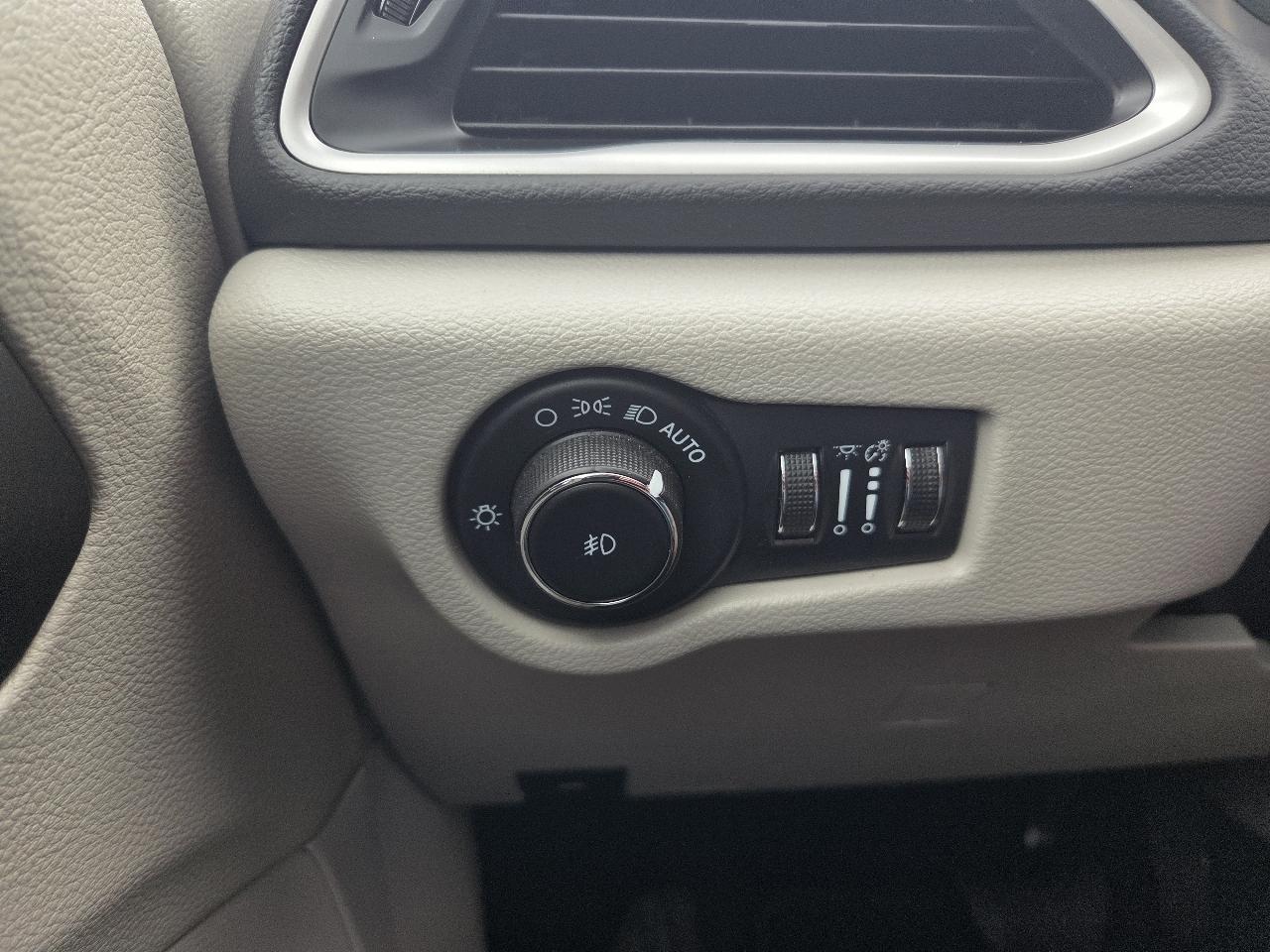Chrysler Pacifica Touring L 2023
