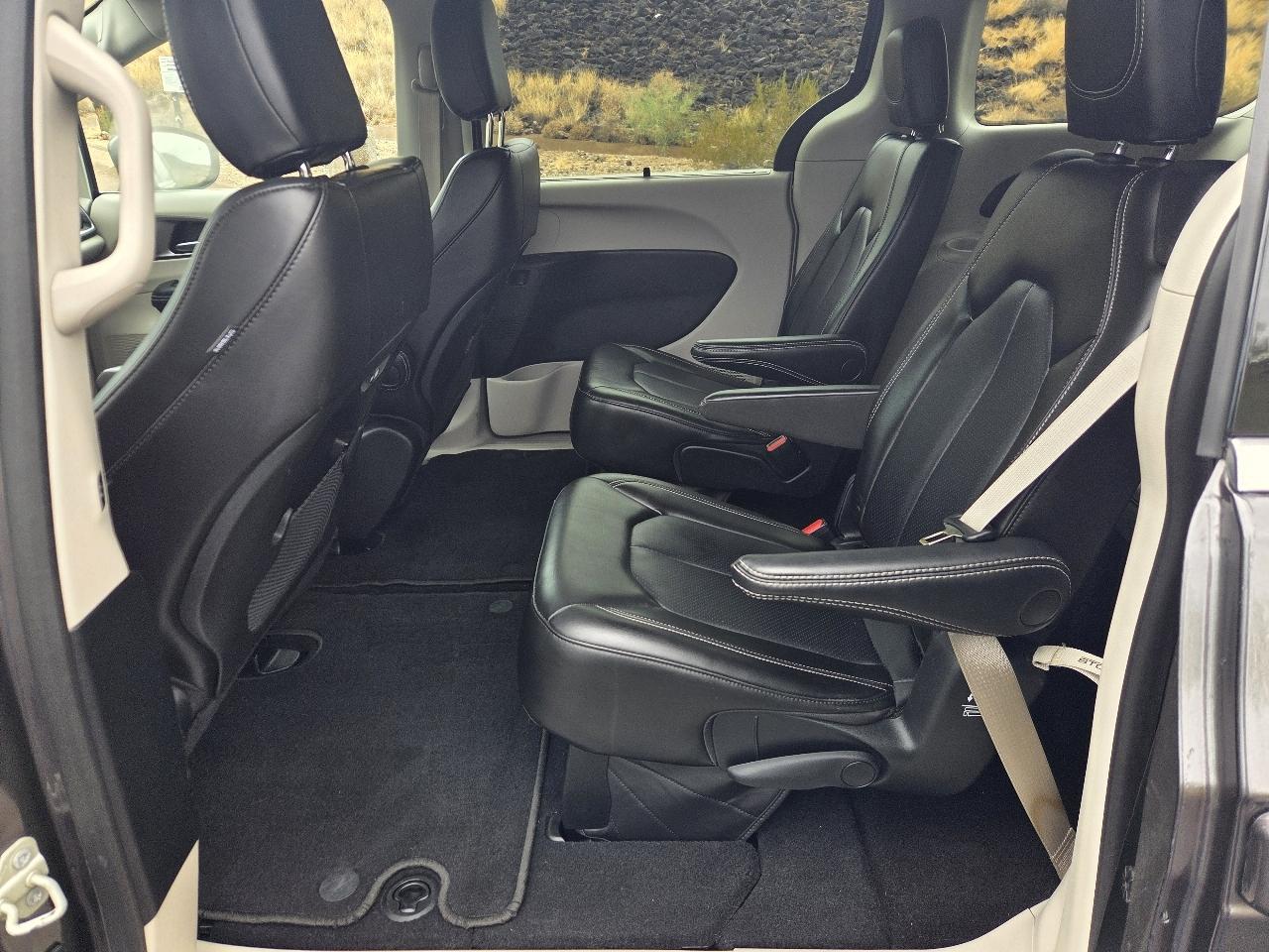 Chrysler Pacifica Touring L 2023