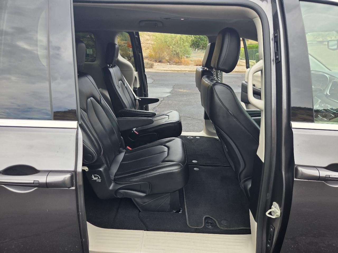 Chrysler Pacifica Touring L 2023