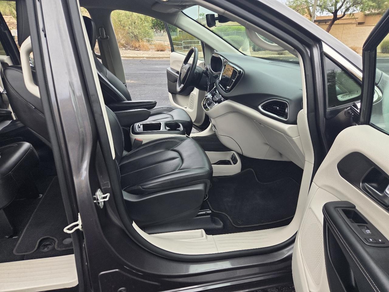 Chrysler Pacifica Touring L 2023
