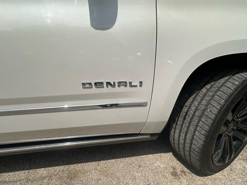 GMC Yukon Denali 4WD 2017
