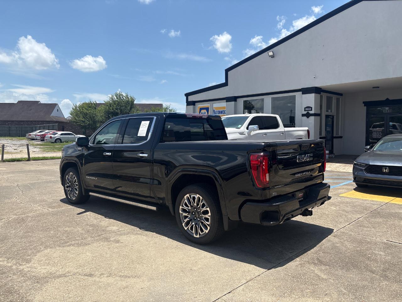 GMC Sierra 1500 Denali Ultimate Crew Cab 4WD 2023