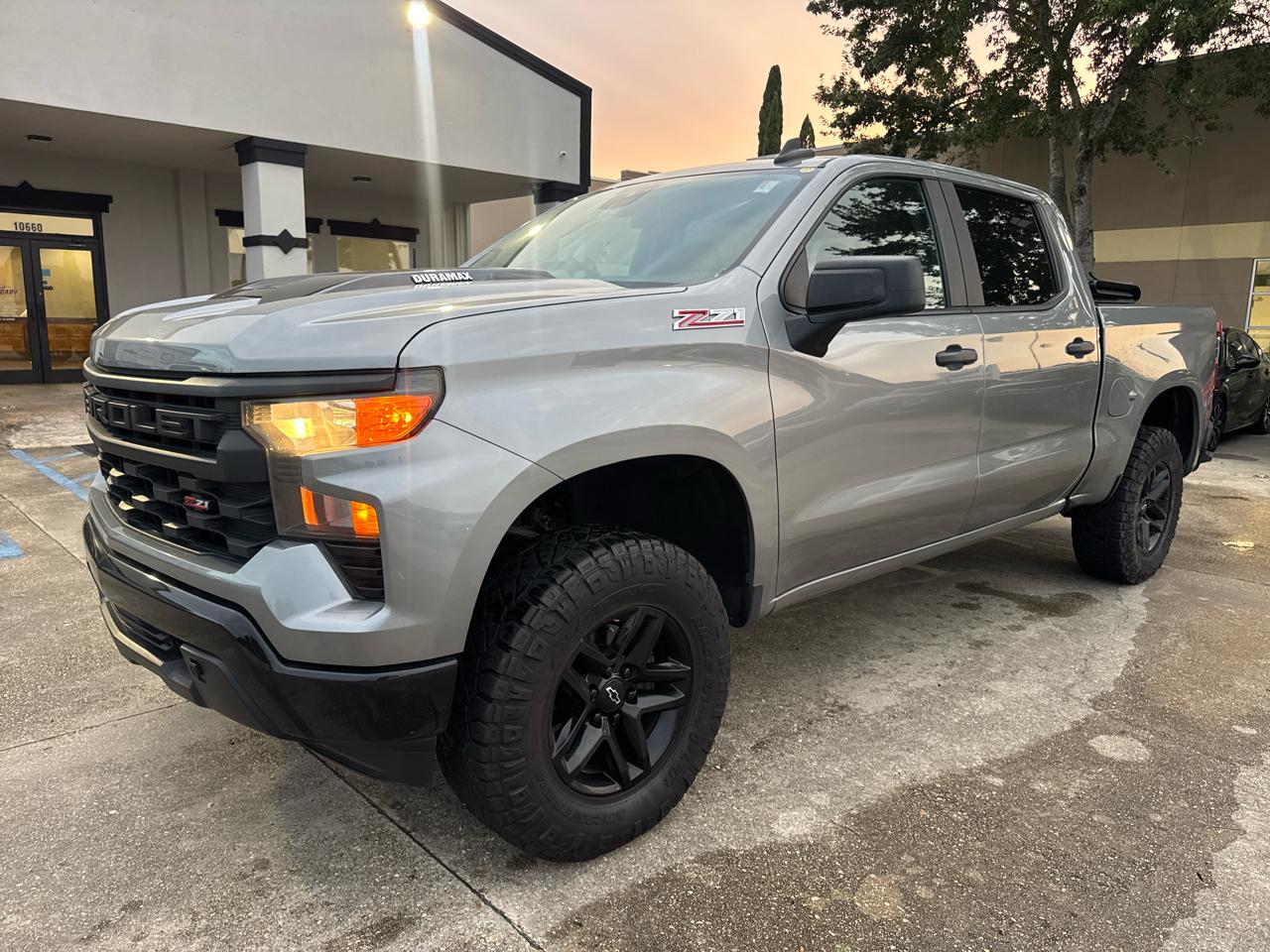 Chevrolet Silverado 1500 Trail Boss Custom Crew Cab 4WD 2023