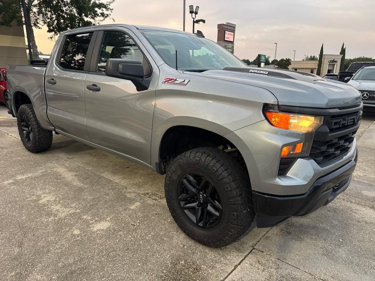 Chevrolet Silverado 1500 Trail Boss Custom Crew Cab 4WD 2023