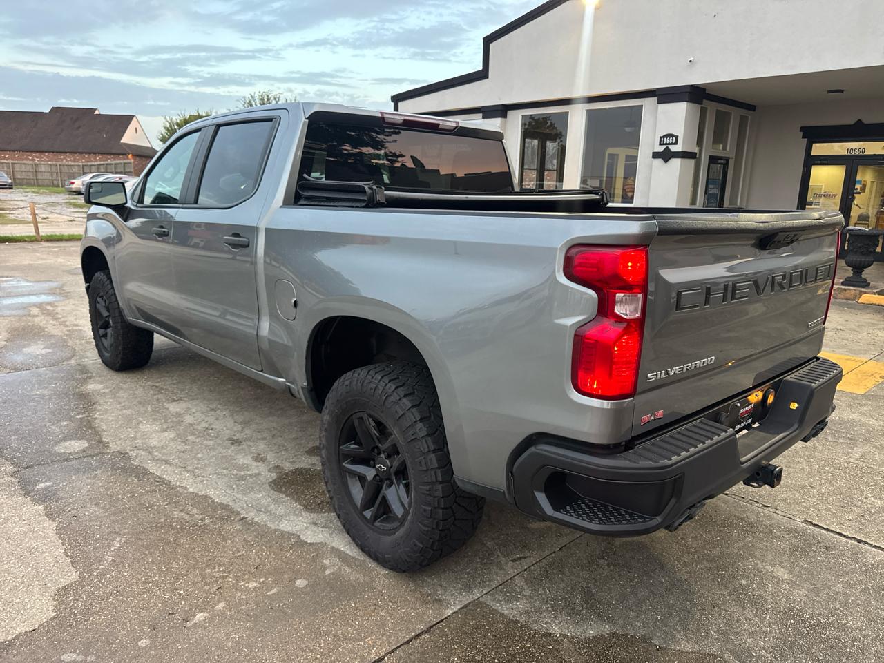 Chevrolet Silverado 1500 Trail Boss Custom Crew Cab 4WD 2023