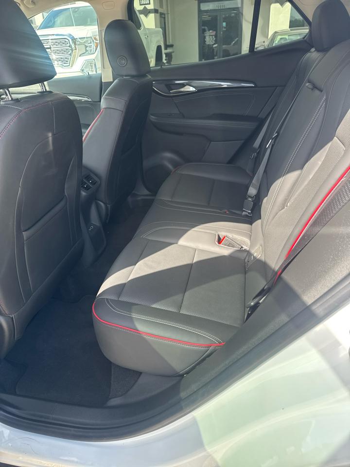 Buick Envision Essense 2023