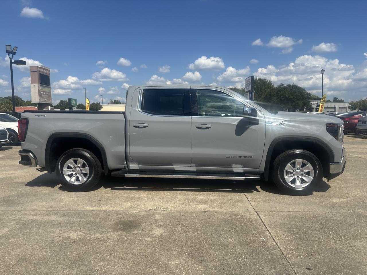GMC Sierra 1500 SLE Crew Cab 4WD 2025