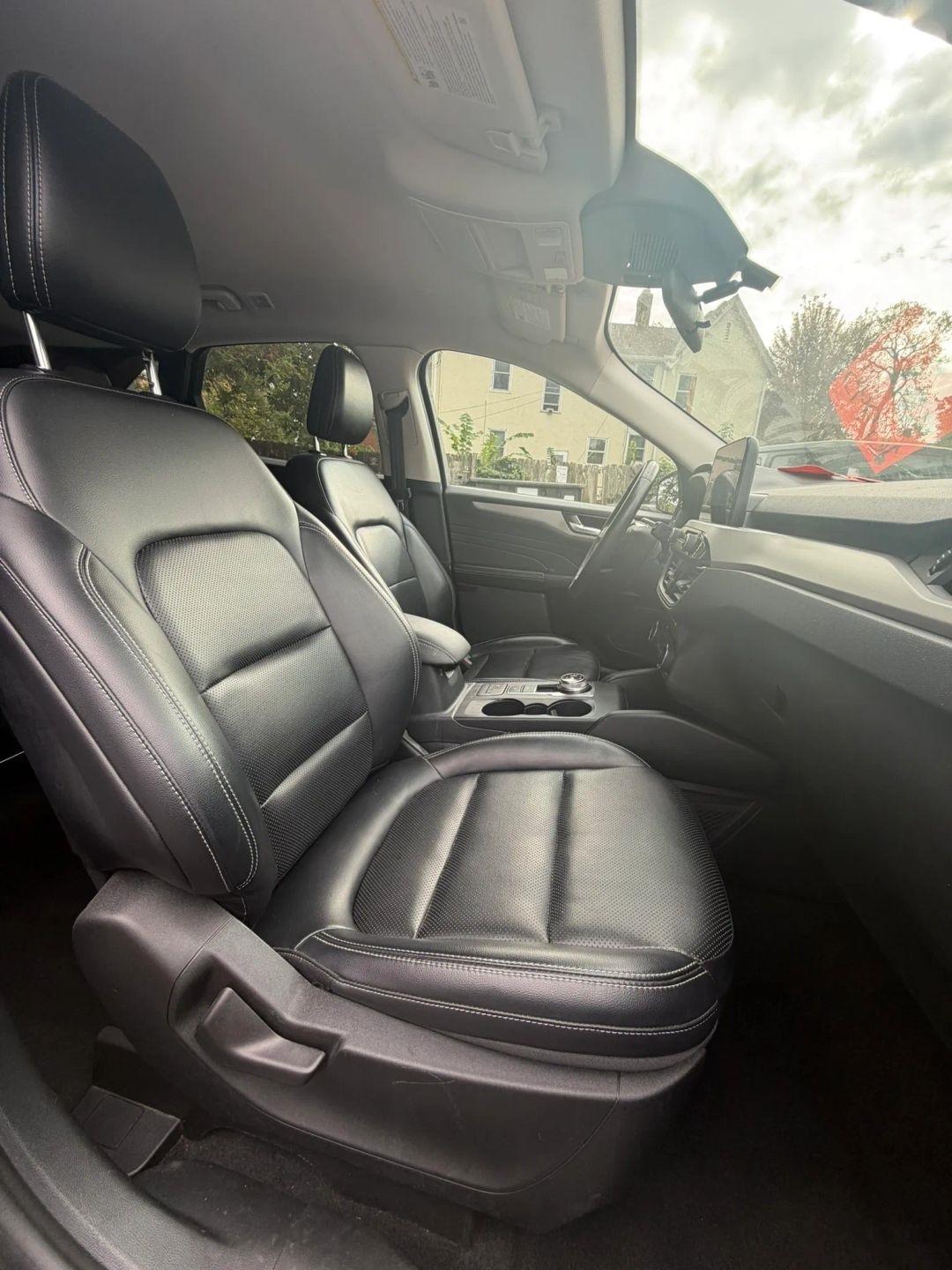 Ford Escape photo 12
