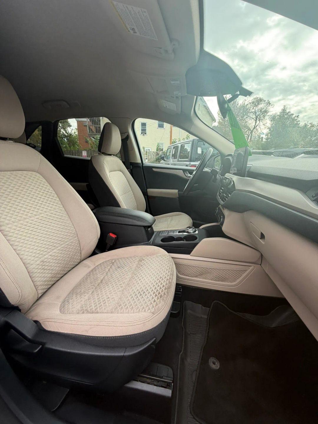 Ford Escape photo 12