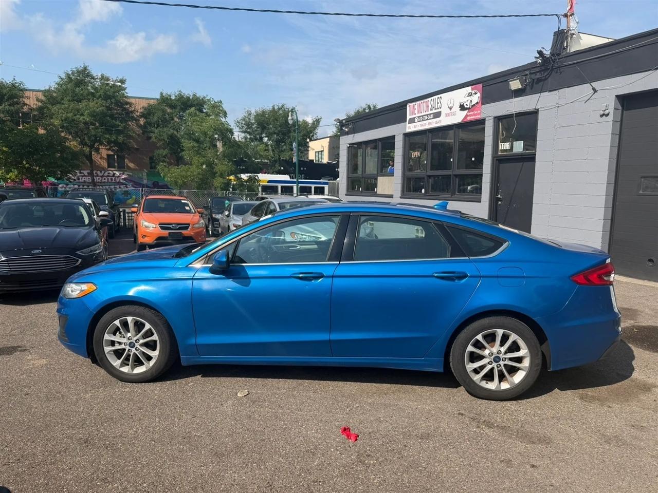 Ford Fusion photo 2