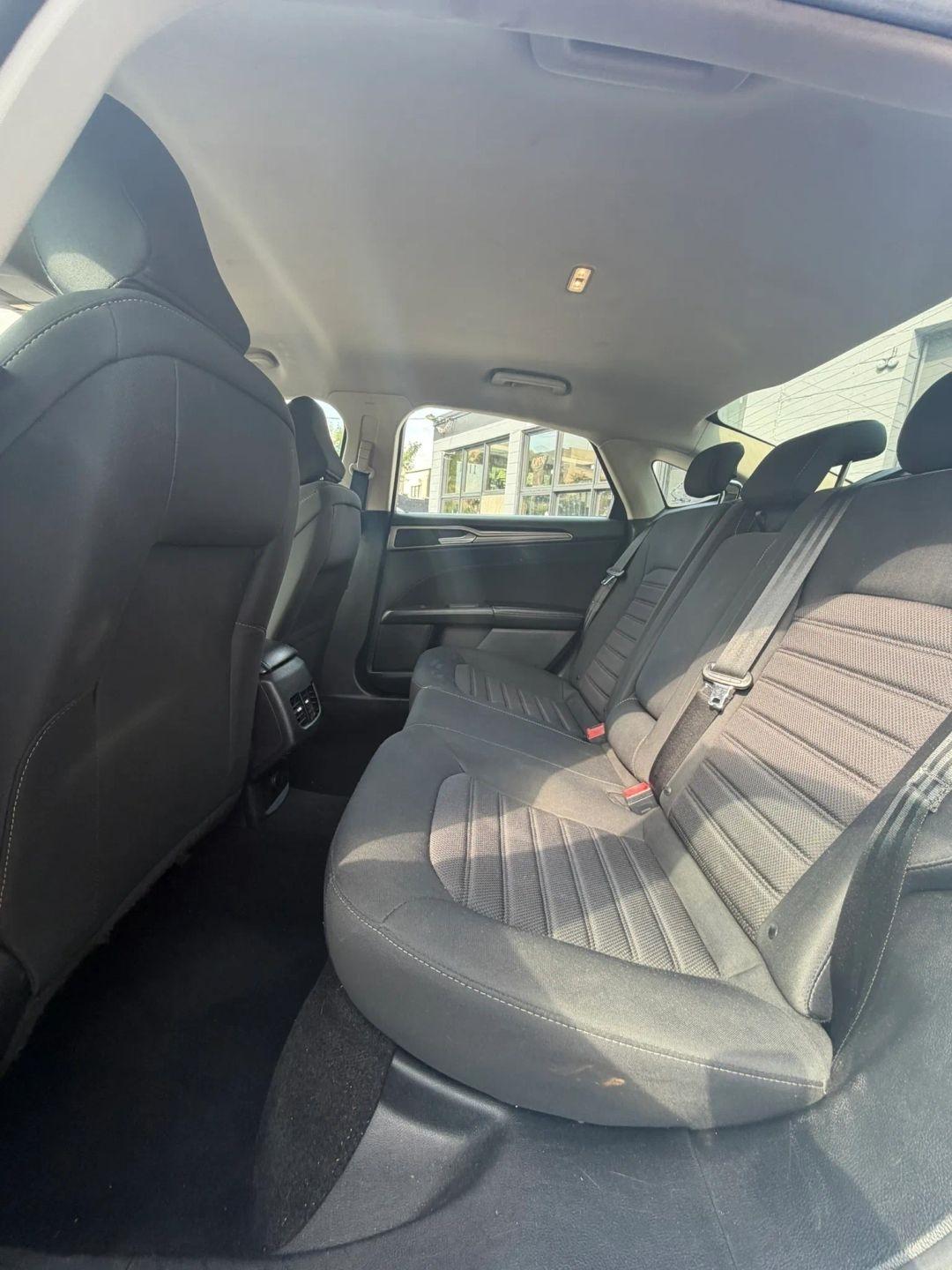 Ford Fusion photo 11