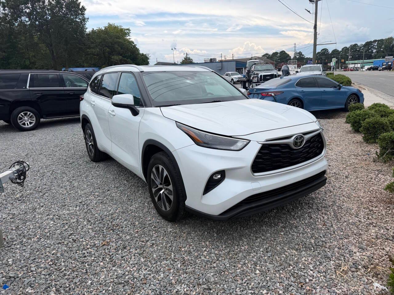 Toyota Highlander XLE FWD V6 2022