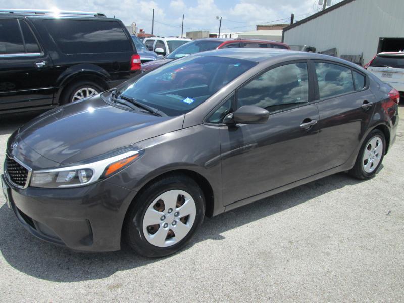 2017 Kia Forte LX 6A