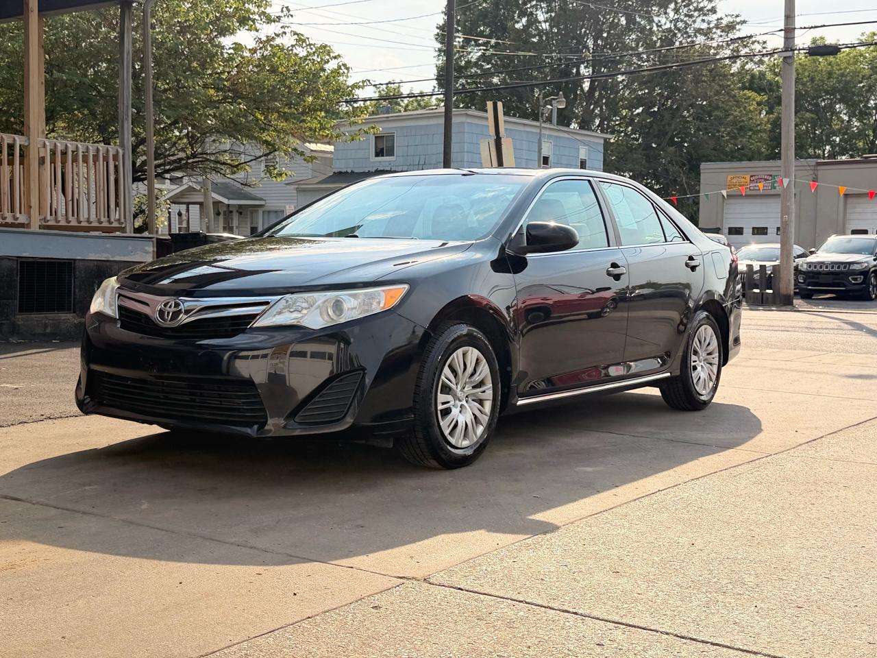 2014 Toyota Camry LE 4D Sedan