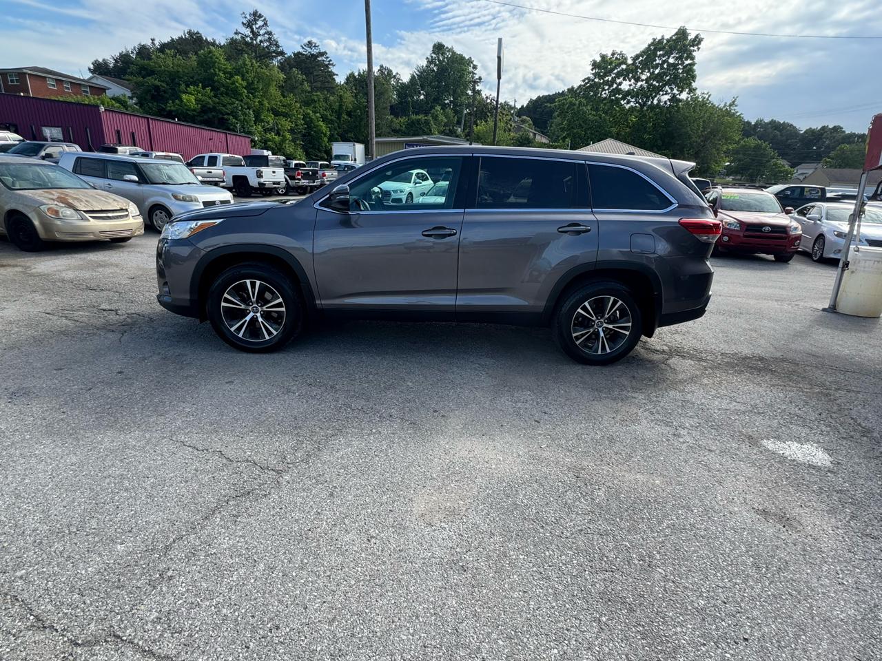 Toyota Highlander AWD 4dr V6 LE Plus (Natl) 2019
