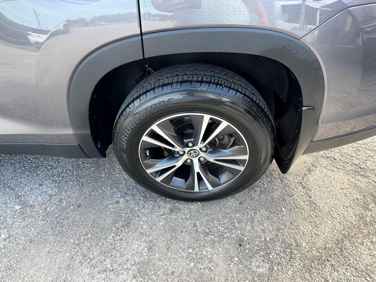 Toyota Highlander AWD 4dr V6 LE Plus (Natl) 2019