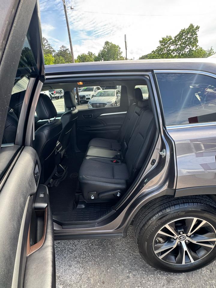 Toyota Highlander AWD 4dr V6 LE Plus (Natl) 2019