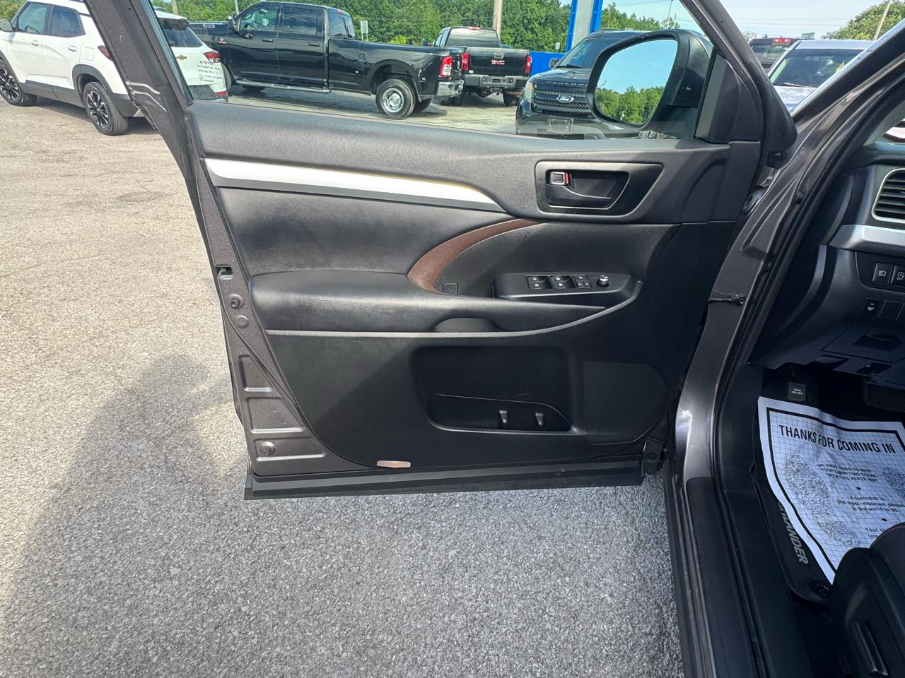 Toyota Highlander AWD 4dr V6 LE Plus (Natl) 2019