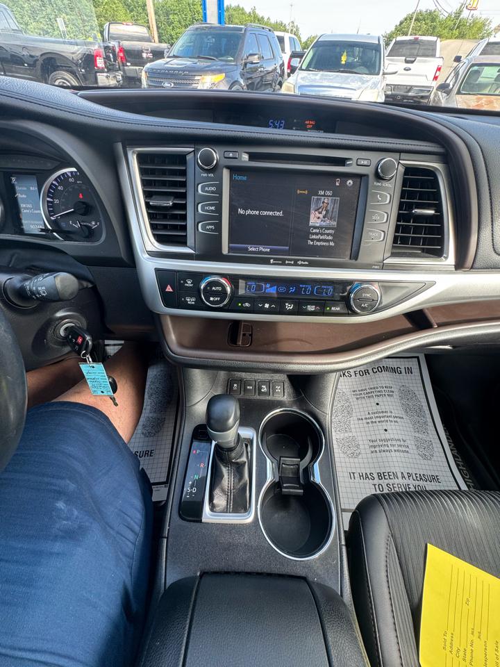 Toyota Highlander AWD 4dr V6 LE Plus (Natl) 2019