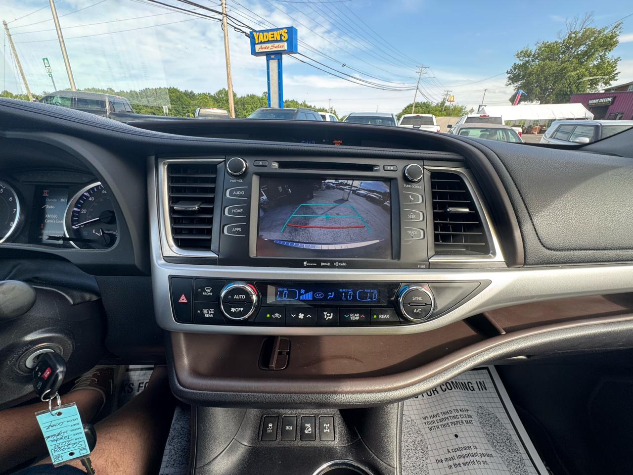 Toyota Highlander AWD 4dr V6 LE Plus (Natl) 2019