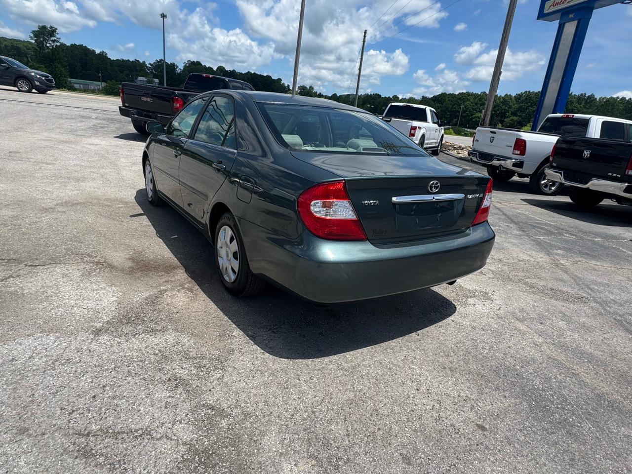 Toyota Camry 4dr Sdn XLE Auto (Natl) 2004