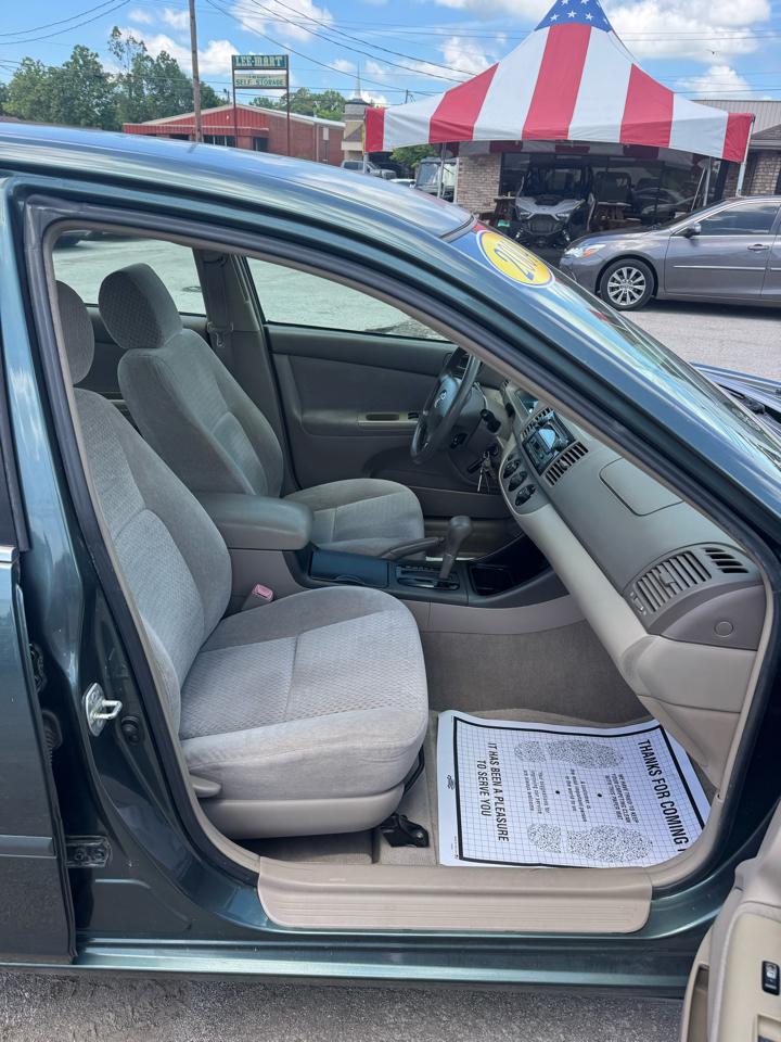 Toyota Camry 4dr Sdn XLE Auto (Natl) 2004