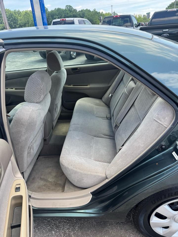 Toyota Camry 4dr Sdn XLE Auto (Natl) 2004