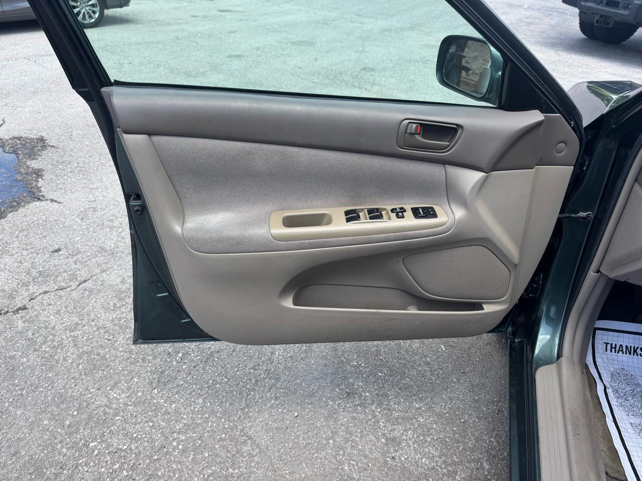 Toyota Camry 4dr Sdn XLE Auto (Natl) 2004