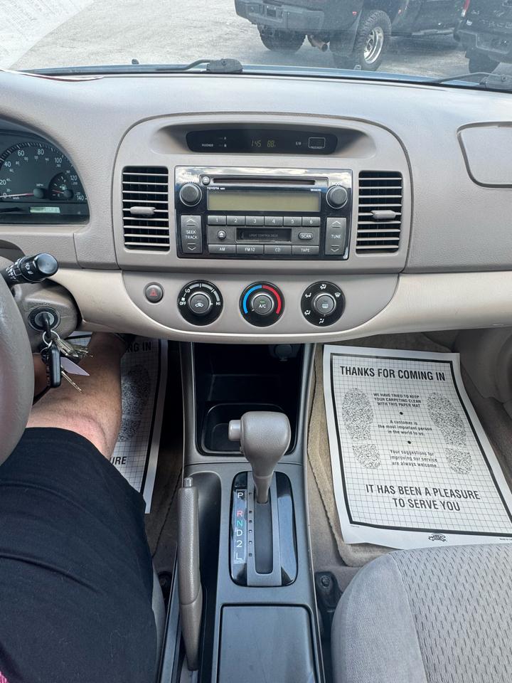 Toyota Camry 4dr Sdn XLE Auto (Natl) 2004