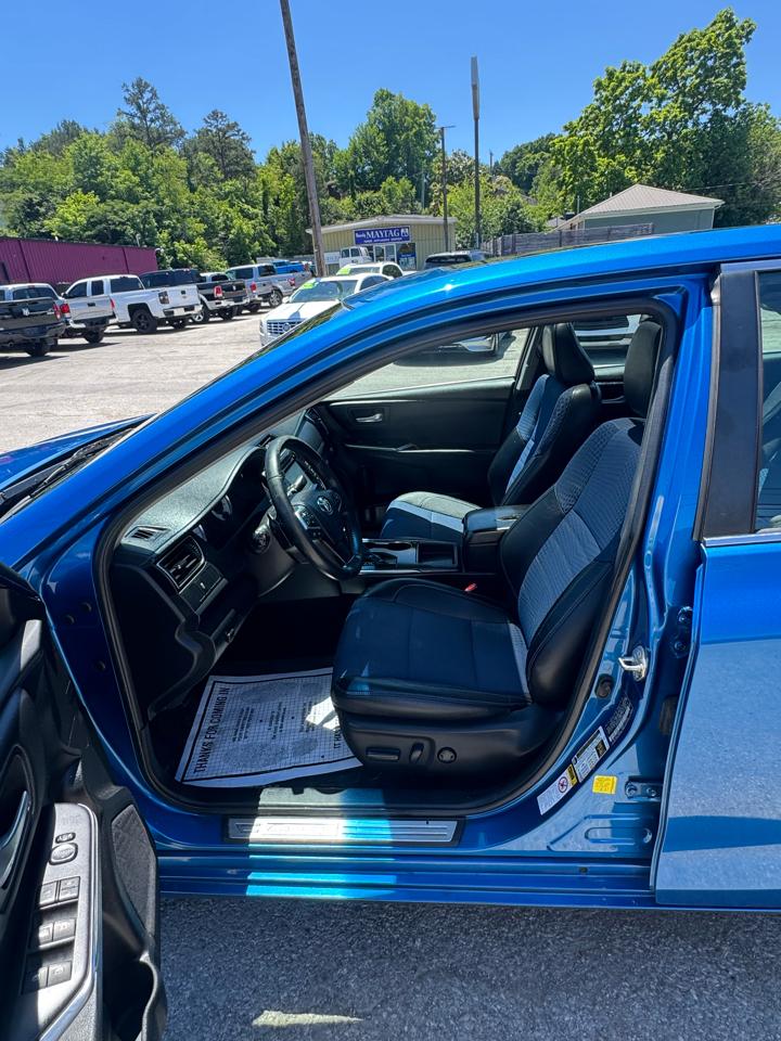 Toyota Camry 4dr Sdn I4 Auto SE w/Special Edition Pkg (Natl) 2016