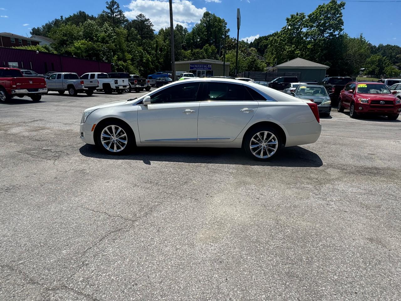 Cadillac XTS 4dr Sdn Premium FWD 2013
