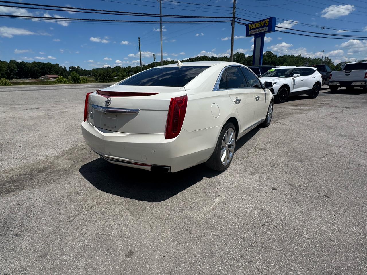 Cadillac XTS 4dr Sdn Premium FWD 2013