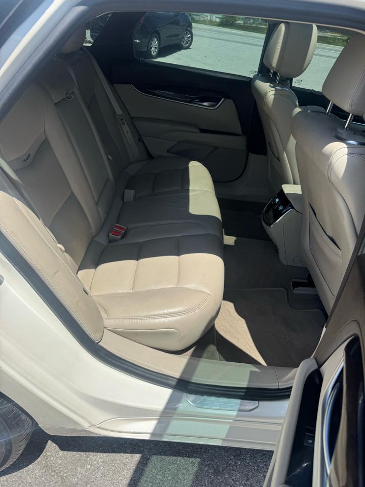 Cadillac XTS 4dr Sdn Premium FWD 2013
